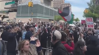 طلاب الجامعات الأمريكية يواصلون اعتصامهم لدعم فلسطين.. والشرطة تستخدم القوة لفض المظاهرات