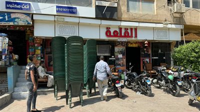 رصدها خلال جولة ميدانية.. محافظ الجيزة يوجه بغلق وتشميع 3 مقاهٍ لتعديها على الطريق العام