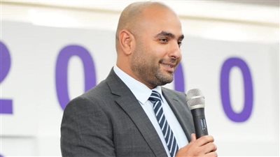 وفاة محمد عزب رئيس قطاع الإعلام بالمصرية للاتصالات