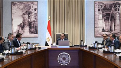 الحكومة: إجراء 1800 عملية جراحية لمصابي غزة وتوفير 1389 حافلة 