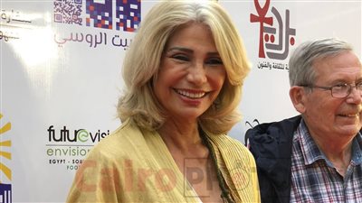 قبل تكريمها به.. وصول سوسن بدر إلى حفل افتتاح مهرجان بردية لسينما الومضة في دورته الأولى