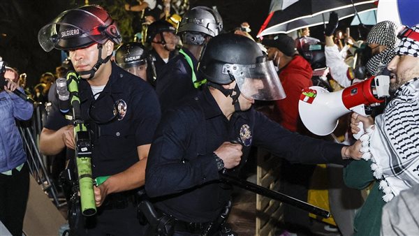 اشتباكات بين الشرطة