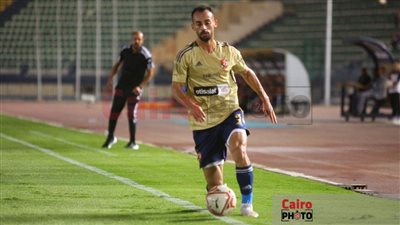 موظف بيخاف من الخصم.. شوبير يكشف تطورات موقف أحمد عبد القادر مع الأهلي