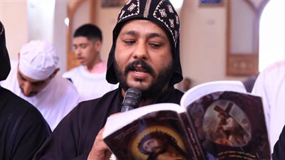 الأقباط يؤدون صلوات الجمعة العظيمة بدير القديس الأنبا متاؤس الفاخوري بالأقصر | صور