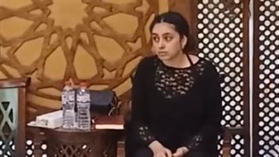 ريم أحمد تتعرض للإغماء وتغادر عزاء والدتها