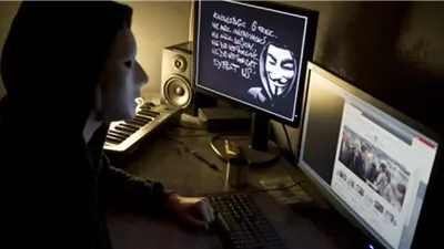 بلّغ فورًا.. عقوبة دخول مواقع إلكترونية محظورة