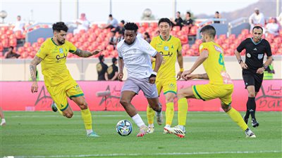 محمد شريف يشارك في تعادل الخليج والطائي بالدوري السعودي