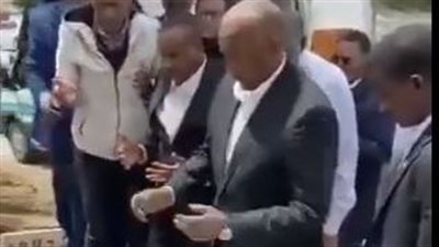 ظهور البرهان متأثرًا خلال تشييع جثمان نجله بـ أنقرة│ فيديو 