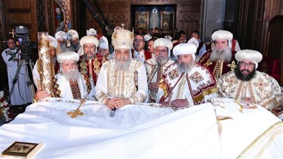 البابا يصلي قداس عيد القيامة في الكاتدرائية بالعباسية | صور 