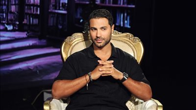 عشت المساكنة وعمري ما اتبعت شيخ الأزهر.. كريم فهمي يثير الجدل بتصريحاته عن أسرار حياته | بث مباشر