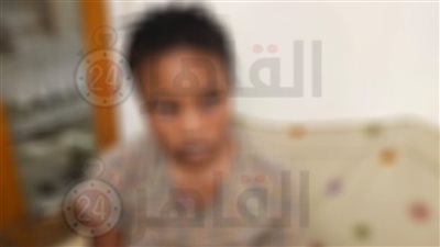 مش مبطل صراخ.. شاهد خادمة سودانية تكتم أنفاس صغير بشكل مأساوي.. والأمن يفحص الواقعة