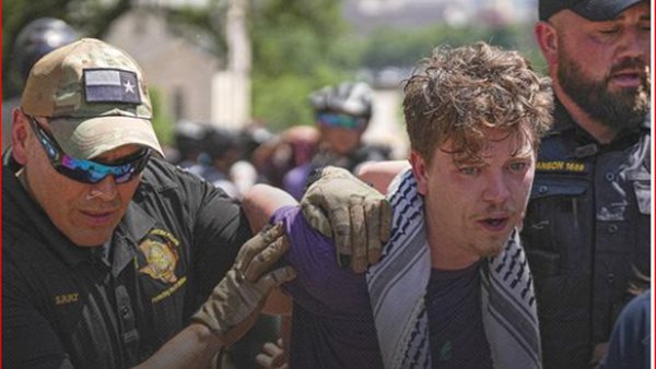 اعتقال الطلاب في