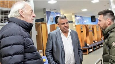 وفاة أسطورة كرة القدم الأرجنتينية.. وميسي ينعيه