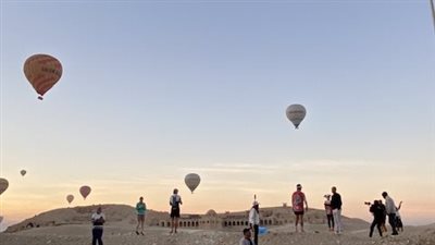 الرياح توقف حركة البالون الطائر بالأقصر في شم النسيم