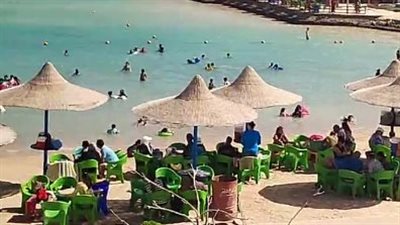 إقبال على شواطئ الغردقة بمناسبة شم النسيم.. وأهالي الأقصر يفترشون ساحة أبو الحجاج بالفسيخ | بث مباشر