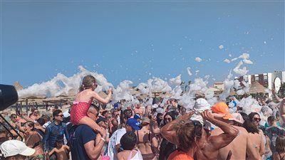 حفلات الفوم بارتي تجذب المصريين والأجانب في شم النسيم بالغردقة| صور