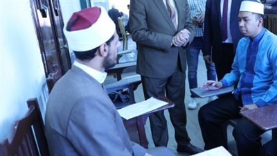 أزهري يستنكر إمساك أساتذة الجامعة بالمصحف خلال الاختبارات الشفهية: عيب اختيار المواضع الثقيلة وأنت لست بمستذكر لها