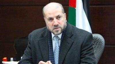 مستشار الرئيس الفلسطيني: قصف كرم أبو سالم خدمة مجانية لإسرائيل.. وحماس تريد البقاء في السلطة 