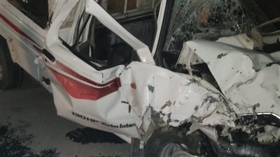 إصابة 14 شخصًا إثر حادث تصادم سيارتين على صحراوي قنا