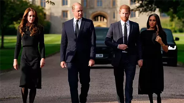 العائلة المالكة 