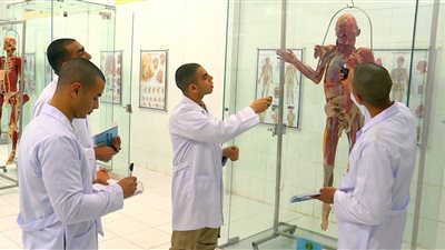 كلية الطب بالقوات المسلحة تحصل على شهادات الاعتماد الدولية للمواصفات المختلفة الأيزو