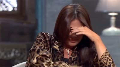 بكاء ياسمين عبد العزيز خلال حديثها عن أحمد العوضي: بعشقه وعارفة إنه بيحبني| بث مباشر