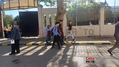 بدء توافد الطلاب لأداء امتحان اللغة العربية لـ طلاب أولى ثانوي بالجيزة