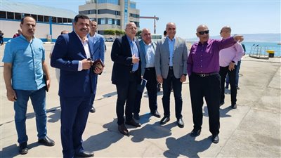 النقل البحري يتابع إجراءات السلامة بموانئ السويس 