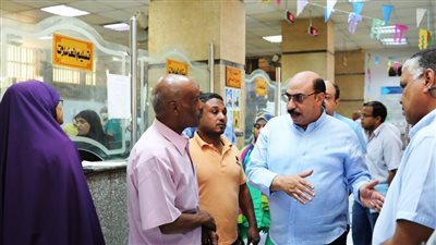 محافظ أسوان يتابع تلقي طلبات التصالح في مخالفات البناء داخل المركز التكنولوجي