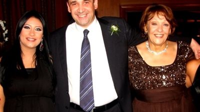 رفضت الزواج بعد انفصالها من أجل أبنائها.. من هي والدة الفنان كريم عبد العزيز؟