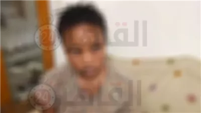 بعد نشر القاهرة 24.. القبض على الخادمة السودانية التي تعدت على الصغيرة أثناء صراخها بالتجمع