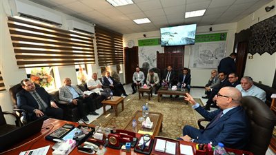 وزير الإسكان يوجه بإعداد خطط لتطوير المناطق الصناعية بجميع المدن الجديدة