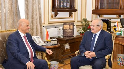 الخشت: تعاون بين جامعتي القاهرة والشارقة بالمجالات البحثية والتعليمية