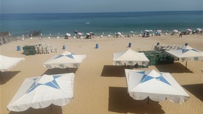 رغم حرارة الطقس.. إقبال ضعيف على شواطئ الإسكندرية تزامنا مع امتحانات النقل