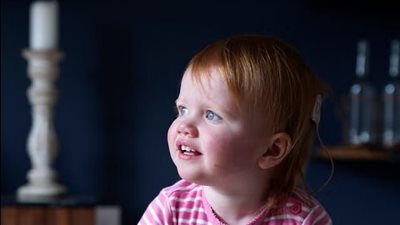 بعد شفاء أول فتاة في العالم من الصم.. كيف يعمل العلاج الجيني؟