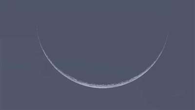 شاهد الآن.. هلال شهر ذي القعدة يزين سماء الوطن العربي