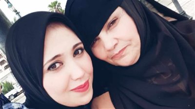 فتحية الباز.. فتاة تخلت عن حلمها بعد التحاقها بكلية الطب ودرست التمريض: أيام تفصلنا عن العيش في الشارع 