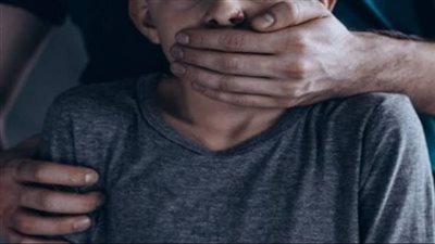 مكوجي يهتك عرض صبي يعمل لديه بالأميرية