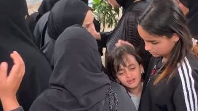 وسط انهيار أسرته.. تشييع جثمان صغير لقي مصرعه دهسًا في زفة فرح ببورسعيد | بث مباشر