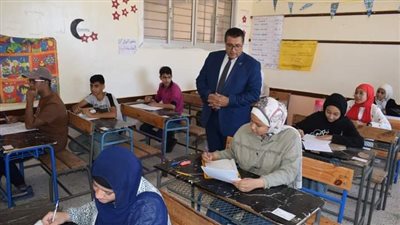 طلاب الثانوية يؤدون امتحان الجغرافيا والإنجليزي.. والفيزياء لطلاب الثانوي الصناعي بجنوب سيناء 