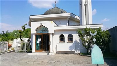 بعد إقراره قانونًا لإغلاق المساجد.. كيف يؤثر قرار البرلمان إلإيطالي على الجالية المصرية؟ 