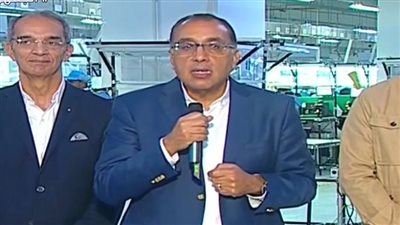 مدبولي: نسعى لجذب المصانع العالمية لتصنيع منتجاتها بمصر وتغطية السوق | بث مباشر