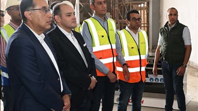 رئيس الوزراء يتفقد وحدات سكن لكل المصريين بالعاشر من رمضان