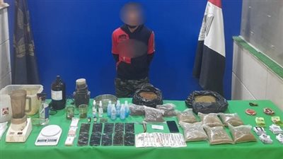 بحوزته 18 كيلو أفيون واستروكس.. القبض على عنصر إجرامي بالقاهرة