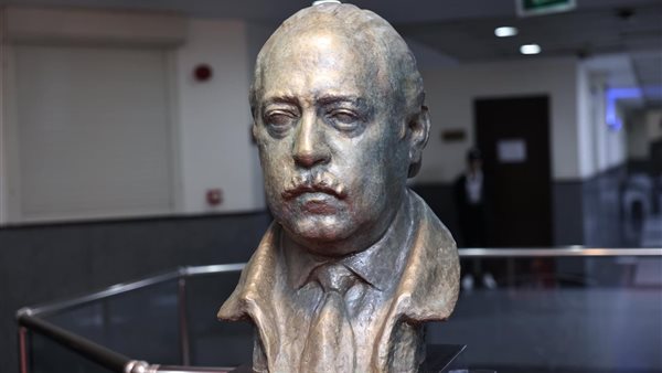 تمثال العامري فاروق