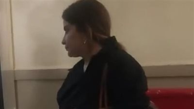 بالسبحة والأسود.. الإعلامية أميرة شنب تساند زوجها في أولى جلسات الطعن على حكم حبسه |صور