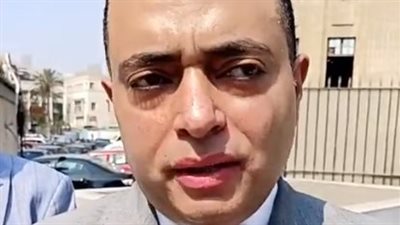 محامي أحد المتهمين في قضية قتل صيدلي حلوان: موكلي بريء ولم يتعدى على الضحية | بث مباشر