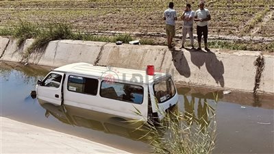 إصابة 8 أشخاص إثر انقلاب ميكروباص داخل ترعة ببني سويف 