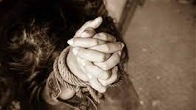 حلق حواجبها وشعرها وصورها عارية.. تفاصيل اختطاف مطلّقة من شارع الهرم واحتجازها 4 أيام داخل شقة بإمبابة