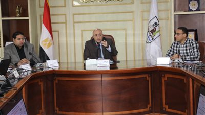 محافظ بني سويف يعقد اجتماعًا لمتابعة مستجدات وسير العمل بمشروعات حياة كريمة